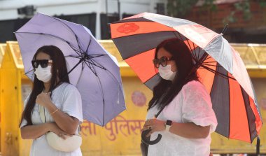 NEW DELHI INDIA MAYIS 14 Mayıs 2023 Connaught Place in Hot Weather 14 Mayıs 2023, Yeni Delhi Hindistan Fotoğrafı: Sonu Mehta Hindustan Times 