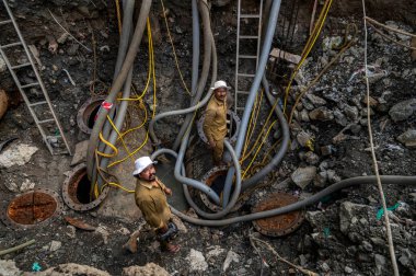 MUMBAI INDIA 27 Mayıs 2023 Güney ve G Kuzey Koğuşlarına 27 Mayıs 'tan 28 Mayıs' a kadar tamirat ve 27 Mayıs 2023 'te Mumbai Hindistan' da Satish Bate Hindust tarafından Hindistan 'daki Parel' de su boru hattı sızıntısını önlemek için kesildi.