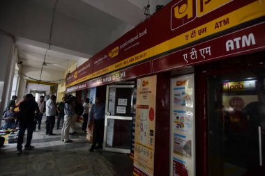NEW DELHI INDIA 23 Mayıs 2023 boş Banks görünümü CP 2000 Rs değişiklik için ayakta hiç kimse Yeni Delhi Hindistan 'da 23 Mayıs 2023 Rezerv Bankası piyasadan ve varoluşundan 2000 Rupi çekildiğini duyurdu