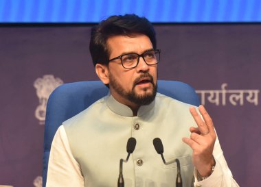 NEW DELHI INDIA 31 Mayıs 2023 Spor Gençlik İşleri Bakanı ve Enformasyon ve Yayın Bakanı Anurag Singh Thakur, 31 Mayıs 2023 tarihinde Sonu Meh 'in Yeni Delhi Fotoğrafı' nda Ulusal Medya Merkezi 'nde Kabine Kararları ile ilgili basın açıklamasında bulundu.