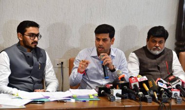 MUMBAI INDIA MAY 12 2023 Nihar Thackeray the grandson of Shiv Sena founder late Balasaheb Thackeray Shivsena MP Shrikant Shinde Shivsena MLA and minister Uday Samant along with Shiv Sena MLA Sanjay Shirsat address the media during a press conference  clipart