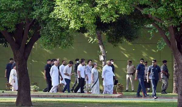 stock image NEW DELHI INDIA MAY 21 2023 Congress President Mallikarjun Kharge former president Sonia Gandhi party leader Rahul Gandhi and General Secretary Priyanka Gandhi Vadra with her son Raihan Vadra arrive to pay tribute to former prime minister Rajiv Gandh