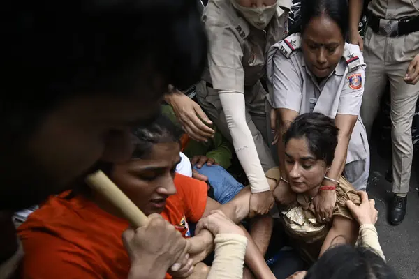 stock image NEW DELHI INDIA MAY 28 2023 Wrestlers Sakshi Malik Vinesh Phogat Bajrang Punia along with supporters lead the protest march from Jantar Mantar towards New Parliament for the Mahila Panchayat climbed the barricades and later detained by the Delhi Poli