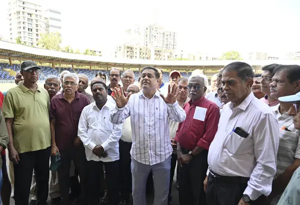 stock image MUMBAI INDIA MAY 2 2023 BJP MLA Ameet Satam visits Shahaji Raje Bhosale Krida Sankul known as Andheri Sports Complex along with citizens after receiving many complaints at Veera Desai Road Andheri West on May 2 2023 in Mumbai India Photo by Vijay Bat