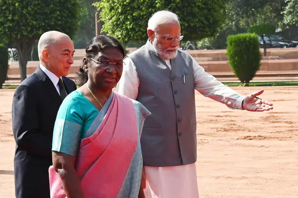 stock image NEW DELHI INDIA MAY 30 2023 King Norodom Sihamoni of Cambodia being welcomed by President Droupadi Murmu and Prime Minister Narendra Modi during his ceremonial welcome at the forecourt of Rashtrapati Bhavan on May 30 2023 in New Delhi India Photo by 