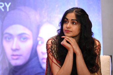 KOLKATA, INDIA MAYIS 13: Bollywood oyuncusu Adah Sharma, 13 Mayıs 2023 tarihinde Hindistan 'ın Kolkata kentinde JW Marriott Oteli' nde The Kerala Story filminin tanıtımı için medyayla iletişime geçti.. 