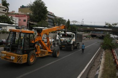 NEW DELHI INDIA 24 Mayıs 2023 Moolchand alt geçidinde bir kamyon kazası South Extension 'da trafik sıkışıklığına neden oldu kamyon 24 Mayıs 2023' te Yeni Delhi Hindistan 'da Salman Ali Hindustan Times tarafından çekilmiştir. 