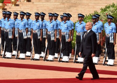 NEW DELHI INDIA Mayıs 30 2023 Kamboçya Kralı Norodom Sihamoni, Rashtrapati Bhavan 'da 30 Mayıs 2023 tarihinde Yeni Delhi Hindistan' da düzenlenen tören sırasında onur kıtası. Fotoğraf: Sonu Mehta Hindustan 