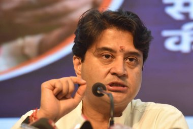 NEW DELHI INDIA 29 Mayıs 2023 Birlik Bakanı Jyotiraditya Madhavrao Scindia ve Delhi BJP Başkanı Virendra Sachdeva, merkezi hükümet hakkında 29 Mayıs 2023 tarihinde Yeni Delhi BJP ofisinde bir basın toplantısı düzenledi.