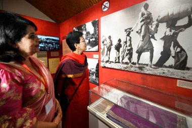 NEW DELHI INDIA 18 Mayıs 2023 Delhi Eğitim ve Turizm Bakanı Atishi Singh, Ambedkar Üniversitesi Kaşmir Kapısı Kampüsü 'ndeki Dara Shikoh Kütüphanesi' ndeki Bölünme Müzesi ve Kültür Merkezinin açılışını 18 Mayıs 2023 'te Sanjeev' in Sanjeev Fotoğrafı: 