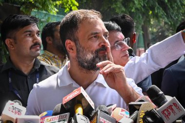 NEW DELHI INDIA Mayıs 13 2023 Rahul Gandhi Kongre Lideri, 13 Mayıs 2023 tarihinde AICC 'de yapılan Karnataka Meclis Seçimleri' ni kazandıktan sonra basına hitaben yaptığı konuşmada, Yeni Delhi Hindistan Kongresi 'nde 135 sandalye kazandı.