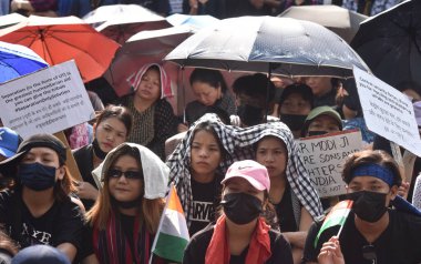 YENİ DELHI INDIA MAYIS 31 2023 Manipuri Kuki Zo kadınları, Meitei ve Kuki Zomi halkı arasında devam eden çatışmalarda 31 Mayıs 2023 tarihinde Yeni Delhi Hindistan 'da Jantar Mantar' da bir gösteri düzenledi.