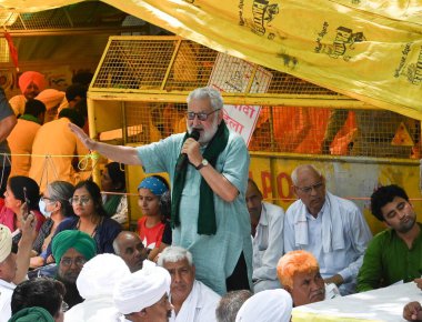 NEW DELHI INDIA MAY 8 2023 Darshan Pal of Sanyukt Kisan Morcha speaks as he come to support the protesting wrestlers at jantar Mantar on May 8 2023 in New Delhi India Photo by Vipin Kumar Hindustan Times  clipart