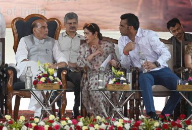 8 Mayıs 2023 'te Chandigarh Hindistan' da Raipur Kalan Gaushala 'nın açılışı sırasında 8 Mayıs 2023' te Chandigarh Hindistan 'da Ravi Kumar Hindustan Times tarafından çekilen Ravi Kumar ve Beyaz Giysi Milletvekili Chandigarh Kirron kher ve Belediye Başkanı Anup Gupta 
