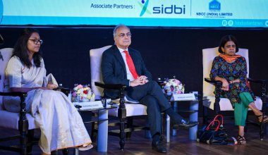 YENİ DELHI INDIA 18 Mayıs 2023 Ugo Astuto AB 'nin Hindistan delegasyonu Büyükelçisi Sunita Narain Hindistan Bilim ve Çevre Merkezi Genel Müdürü Ambed' deki Hindustan Times G20 Gündemi sırasında bir panel tartışmasında görüldü