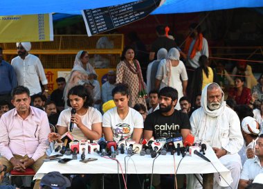 NEW DELHI INDIA MAY 6 2023 Protesting Wrestlers Sakshi Malik Vinesh Phogat and Bajrang Punia briefs media personnel at Jantar Mantar on May 6 2023 in New Delhi India Wrestlers resumed their protest against WFI and its President Brij Bhushan Sharan Si clipart