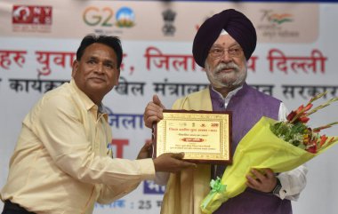 NEW DELHI INDIA MAY 25 2023 Union Minister of Housing Affairs and Petroleum and Natural Gas Hardeep Singh Puri during the district level mega Yuva Utsav 2023 Organized by Nehru Yuva Kendra Central Delhi at Sarvodyala Bal Vidyalaya Rouse Avenue DDU Ma clipart