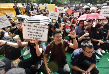 YENİ DELHI INDIA MAYIS 31 2023 Manipuri Kuki Zo kadınları, Meitei ve Kuki Zomi halkı arasında devam eden çatışmalarda 31 Mayıs 2023 tarihinde Yeni Delhi Hindistan 'da Jantar Mantar' da bir gösteri düzenledi.