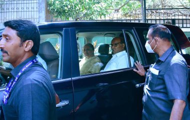 MUMBAI INDIA MAY 2 2023 NCP leaders and workers try to stop NCP supremo Sharad Pawar s car outside Y B Chavan Centre Nariman Point on May 2 2023 in Mumbai India Sharad Pawar said it was time for a new generation to guide the party and the direction i clipart