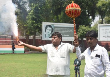 NEW DELHI INDIA 13 Mayıs 2023 Kongre çalışanları ve destekçileri, 13 Mayıs 2023 tarihinde Yeni Delhi 'de yapılan AICC Genel Merkezi' nde yapılan Karnataka Meclis Seçimi 'ni kazandıktan sonra 135 sandalye kazandı. 