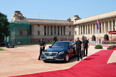 NEW DELHI INDIA Mayıs 30 2023 Başbakan Narendra Modi, 30 Mayıs 2023 'te Rashtrapati Bhavan' da Kamboçya Kralı Norodom Sihamoni 'nin törensel karşılaması için geldi. Fotoğraf: Ajay Aggarwal Hindustan Times 
