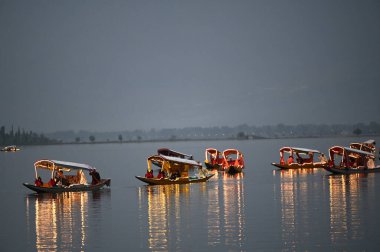 SRINAGAR INDIA MAYIS 22 Mayıs 2023 G20 delegeleri Shikara yolculuğunun keyfini çıkarın 22 Mayıs 2023 tarihinde Srinagar Hindistan Fotoğrafı Waseem Andrabi Hindustan Times 