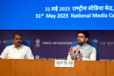 NEW DELHI INDIA 31 Mayıs 2023 Enformasyon ve Gençlik ve Yayın Bakanı & Sports Anurag Singh Takur ve MoS I & B L Murugan, 31 Mayıs 2023 tarihinde Yeni Delhi Hindistan 'da Ulusal Medya Merkezi' nde basın mensuplarına hitaben yaptığı konuşmada,