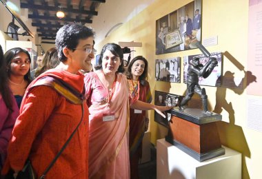 NEW DELHI INDIA 18 Mayıs 2023 Delhi Eğitim ve Turizm Bakanı Atishi Singh, Ambedkar Üniversitesi Kaşmir Kapısı Kampüsü 'ndeki Dara Shikoh Kütüphanesi' ndeki Bölünme Müzesi ve Kültür Merkezinin açılışını 18 Mayıs 2023 'te Sanjeev' in Sanjeev Fotoğrafı: 