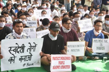 NEW DELHI INDIA 14 Mayıs 2023 Meitei halkı, 14 Mayıs 2023 tarihinde Manipur 'da Jantar Mantar' da NRC 'nin uygulanmasını talep eden bir protesto sahnesi düzenledi. Fotoğraf: Sonu Mehta Hindustan Times 