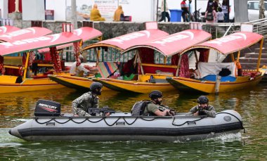 SRINAGAR INDIA MAY 17 2023 Navy s Marine Commandos MARCOS patrol ahead of upcoming G20 meeting in Dal Lake on May 17 2023 in Srinagar India Photo By Waseem Andrabi Hindustan Times  clipart