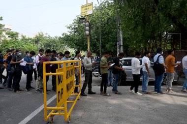 NOIDA INDIA MAY 28 2023 Aspirants queue for Union Public Service Commission UPSC Civil Services Preliminary Exam at Delhi Public School Sector 30 on May 28 2023 in Noida India Photo by Sunil Ghosh Hindustan Times  clipart