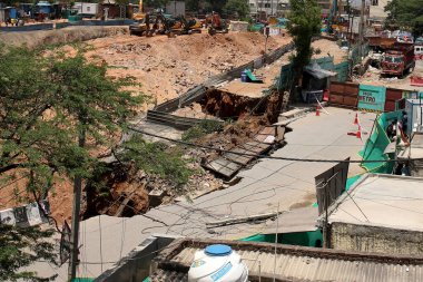 NEW DELHI INDIA 20 MAYIS 2023 İnşaat çalışmalarının bir kısmı sırasında mağaraya gömüldü Güney Delhi 'de Meydan Garhi metro istasyonu 15 metre derinlikte battı 20 Mayıs 2023' te Yeni Delhi Hindistan 'da yaralanan bildirilmedi