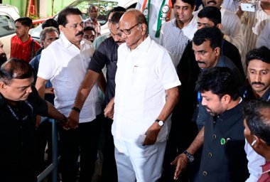 MUMBAI INDIA 5 Mayıs 2023 NCP Başkanı Sharad Pawar istifasının ardından ayrıldı ve 5 Mayıs 2023 'te Hindistan' daki Nariman Point 'te partinin genel başkanı olarak devam edeceğini duyurdu.