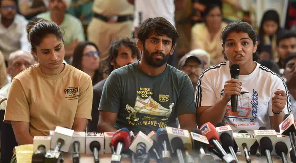 stock image NEW DELHI INDIA MAY 14 2023 Wrestlers Vinesh Phogat Bajrang Punia with Sakshi Malik during the protest against Wrestling Federation of India WFI president Brij Bhushan Sharan Singh at Jantar Mantar on May 14 2023 in New Delhi India Photo by Sonu Meht