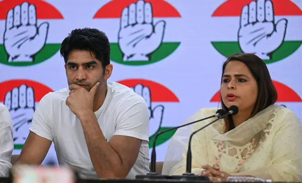 stock image NEW DELHI INDIA MAY 4 2023 Congress Party leader and Boxer Vijender Singh and Amrita Dhawan during the press conference on the issue of Wrestler s protest at AICC headquarter on May 4 2023 in New Delhi India Speaking to the media the grapplers said t