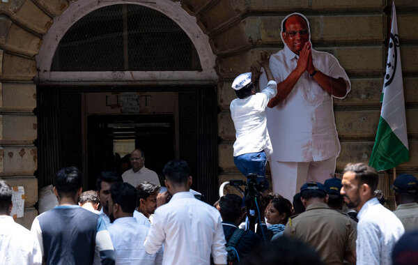 5 мая 2023 года в Мумбаи (Индия) работники ПНК в пятницу были замечены празднующими перед офисом партии после того, как комитет ПНК принял решение об их увольнении.