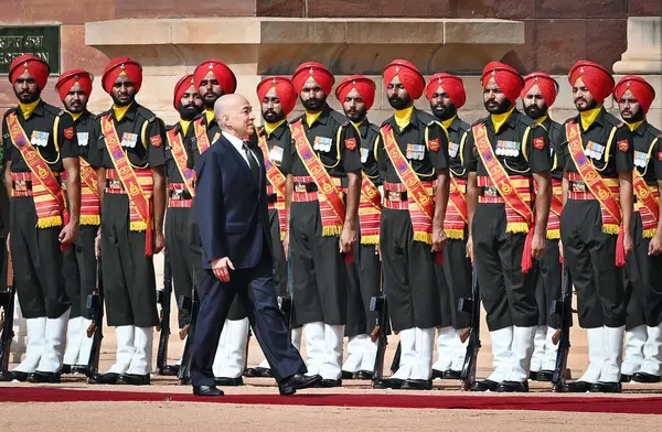 stock image NEW DELHI INDIA MAY 30 2023 King Norodom Sihamoni of Cambodia inspects guard of honour during his ceremonial welcome at the forecourt of Rashtrapati Bhavan on May 30 2023 in New Delhi India Photo by Ajay Aggarwal Hindustan Times 