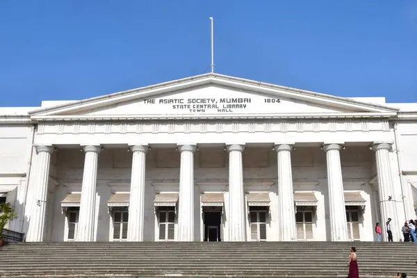 stock image MUMBAI INDIA MAY 29 2023 A outside view of Asiatic Society Library at Fort on May 29 2023 in Mumbai India Photo by Bhushan Koyande Hindustan Times 