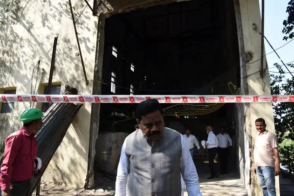 stock image NAVI MUMBAI INDIA MAY 22 2023 Shiv Sena MP Rajan Vichare examines pre monsoon works along with Vitthal More Navi Mumbai District President of Shiv Sena at Vashi on May 22 2023 in Navi Mumbai India Photo by Bachchan Kumar Hindustan Times 