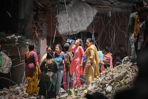 stock image NEW DELHI INDIA MAY 22 2023 Locals were seen taking out their valuables from the demolished structures as DDA along with the district administration carries out demolishing drive of illegal constructions at Kasturba Nagar near Vishwas Nagar on May 22