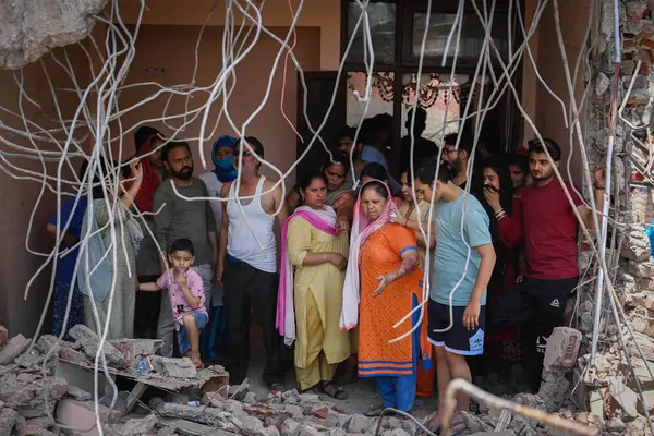 stock image NEW DELHI INDIA MAY 22 2023 Locals were seen taking out their valuables from the demolished structures as DDA along with the district administration carries out demolishing drive of illegal constructions at Kasturba Nagar near Vishwas Nagar on May 22