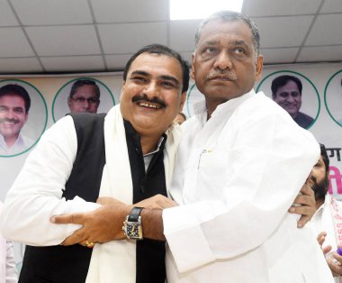 PATNA INDIA AUGUST 27 2024 Bihar Congress president Akhilesh Prasad Singh welcoming newly elected chairman of party s minority department Umair Khan at Sadaquat Ashram on August 27 2024 in Patna India Photo by Santosh Kumar Hindustan Times  clipart