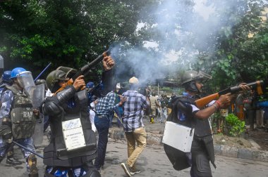 KOLKATA INDIA AUGUST 27 2024 Police uses tear gas during March towards State Secretariat Nabanna called by Paschimbanga Chhatrasamaz Students Society of West Bengal seeking resignation of CM Mamata Banerjee over alleged rape and murder of a trainee d clipart