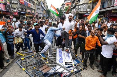 KOLKATA INDIA 27 AĞUSTOS 27 Mart 2024 Paschimbanga Chhatrasamaz Öğrenci Derneği tarafından RG Kar Medical Coll 'un stajyer doktoruna tecavüz ve cinayet iddiasıyla istifa çağrısında bulunuldu.