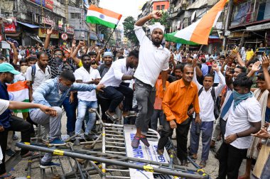 KOLKATA INDIA 27 AĞUSTOS 27 Mart 2024 Paschimbanga Chhatrasamaz Öğrenci Derneği tarafından RG Kar Medical Coll 'un stajyer doktoruna tecavüz ve cinayet iddiasıyla istifa çağrısında bulunuldu.
