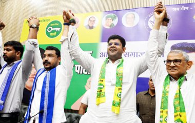 NEW DELHI INDIA AUGUST 27 2024 Former Haryana Deputy CM and Senior JJP Leader Dushyant Chautala and Chandershekhar Azad Ravan National President Azad Samaj Party Kanshi Ram during Joint Press Conference at Constitution Club on August 27 2024 in New D clipart