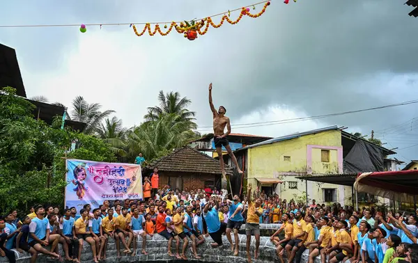 stock image ALIBAUG INDIA AUGUST 27 2024 A unique Dahi Handi was celebrated in Kurdus village on August 27 2024 in Alibaug India Dahi Handi was tied in the middle of the well Govinda jumps high and breaks the Handi Photo by Raju Shinde Hindustan Times 