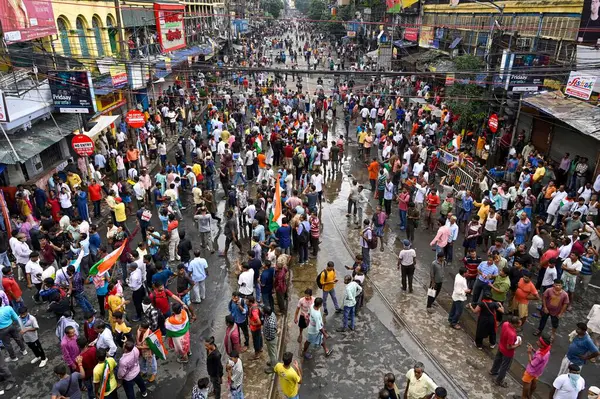 KOLKATA INDIA 27 AĞUSTOS 27 Mart 2024 Paschimbanga Chhatrasamaz Öğrenci Derneği tarafından RG Kar Medical Coll 'un stajyer doktoruna tecavüz ve cinayet iddiasıyla istifa çağrısında bulunuldu.