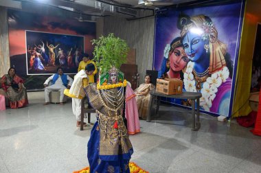 GURUGRAM INDIA 26 AĞUSTOS 2024 Dindar Parveen Kumar Hindustan Times 'ın Gurugram Hindistan Fotoğrafı' nda 26 Ağustos 2024 tarihinde Delhi Devlet Okulu yakınlarındaki ISKCON 45. 