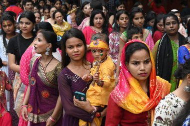 NEW DELHI INDIA 26 AĞUSTOS 2024 Devotees Janmashtami festivali Iskcon Tapınağı Sant Nagar Doğu Kailash 26 Ağustos 2024 'te Yeni Delhi Hindistan' da Sonu Mehta Hindustan Times tarafından çekilmiştir. 